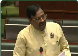 राज्याचे माजी वने व सांस्कृतिक कार्य मंत्री आमदार सुधीर मुनगंटीवार यांनी विधिमंडळाच्या सभागृहात मांडण्यात येणाऱ्या लक्षवेधी सूचनांवरील प्रश्नांची उत्तरे नियोजित कालमर्यादेत मिळाली पाहिजेत, याबाबत आज विधानसभेत ठामपणे प्रश्न उपस्थित केला.