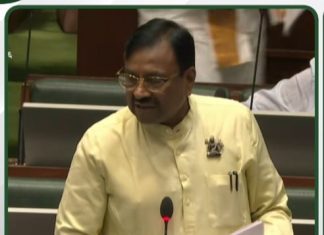 आई-वडिलांच्या सेवेसाठी कायद्याची गरज;आ. सुधीर मुनगंटीवार यांचे अशासकीय विधेयक सभागृहाच्या पटलावर विचारार्थ बदलत्या सामाजिक परिस्थितीत पालकांच्या हक्कांचे संरक्षण करण्यासाठी विधेयक पालकांच्या पालन-पोषणाला कायदेशीर बळ देण्याचा आ.मुनगंटीवार यांचा पुढाकार