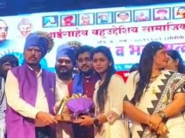 सामाजिक न्याय राज्यमंत्री रामदास आठवले यांचे हस्ते कु. माधुरी कटकोजवार यांना बेस्ट प्रेस रिपोर्टर अवार्ड प्रदान आईसाहेब बहुउद्देशीय सामाजिक संस्था चंद्रपूर