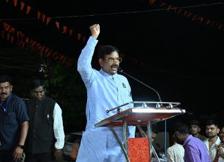 कार्यकर्त्यांनी जनतेचे प्रश्न सोडविण्यासाठी पूर्ण शक्तीने लढावे आ. श्री. सुधीर मुनगंटीवार यांचे पक्षप्रवेशाच्या कार्यक्रमात आवाहन MLA Mungantiwar