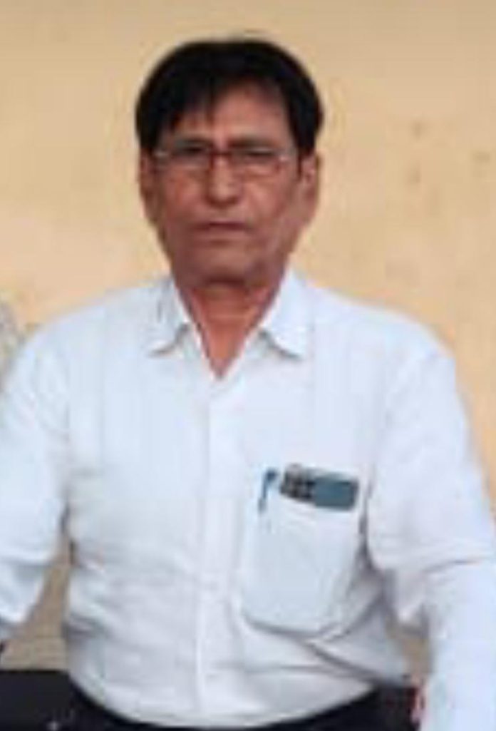 *श्रमिक बस्ती समिति के महासचिव विनय मिश्रा*